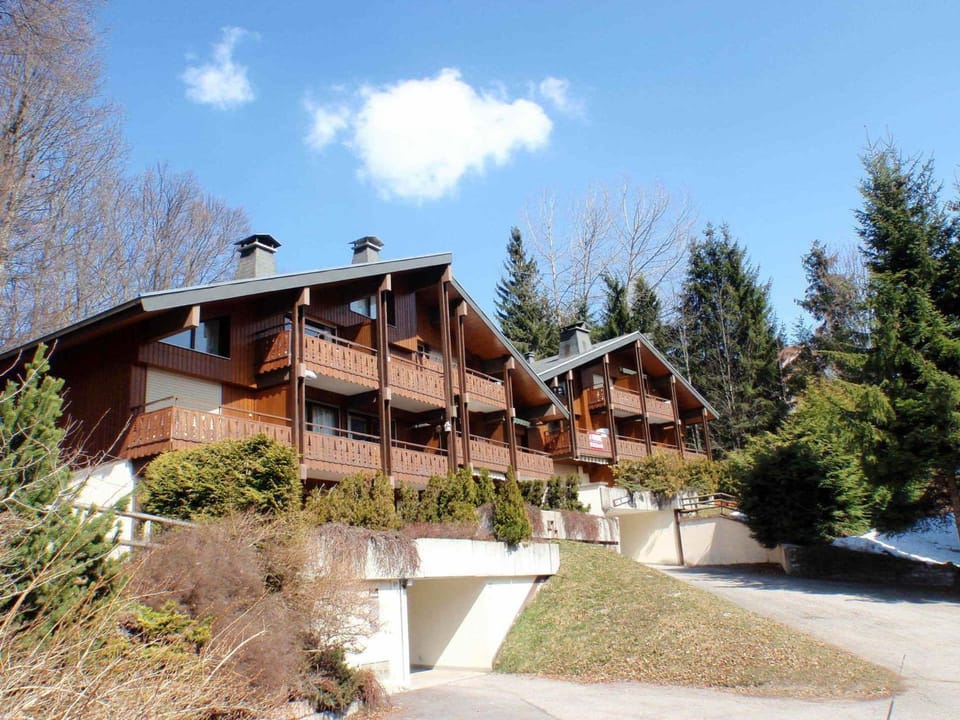 Duplex 2 chambres avec cheminée, garage et terrasse - La Clusaz, proche des pistes, WIFI inclus - FR-1-437-12 Apartment in La Clusaz