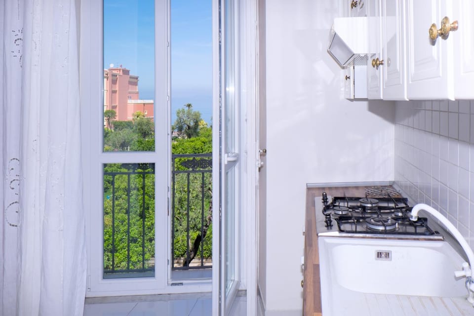 Balcony/Terrace, Kitchen or kitchenette, Living room, Dining area