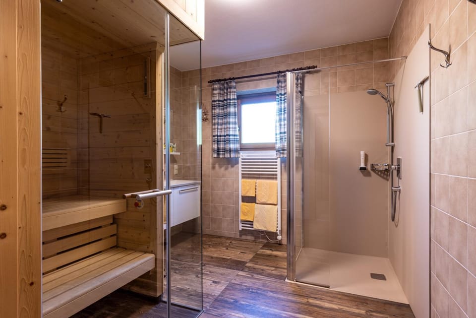 Sauna, Bathroom