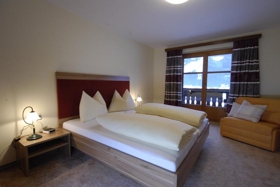 Bed, Photo of the whole room, Bedroom, Mountain view