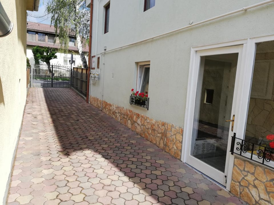 Property building, Facade/entrance
