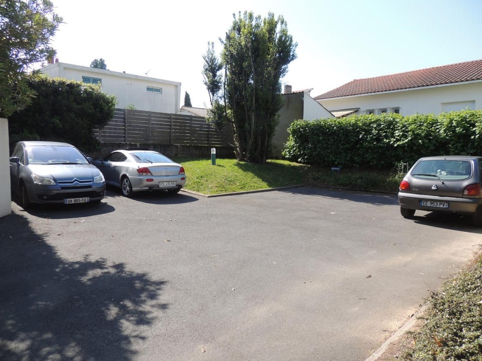 Royan: T2 proche plage avec parking privé - FR-1-71-63 Apartment in Royan