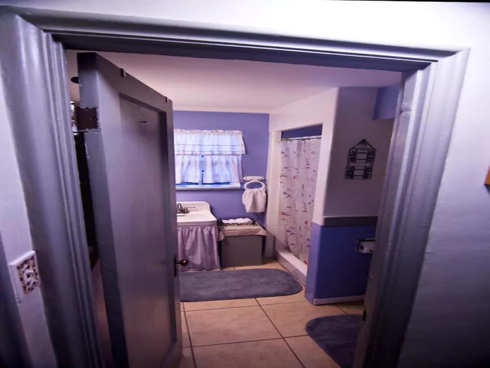 Cozy Muir Cottage - In Town - Pet Friendly House in Lone Pine