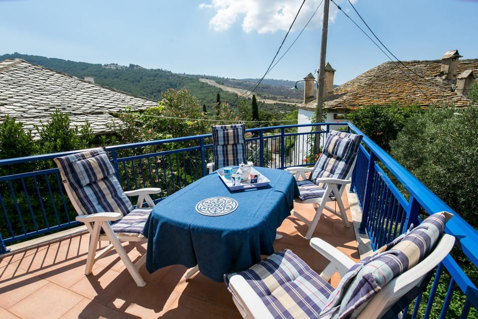 Balcony/Terrace, Mountain view