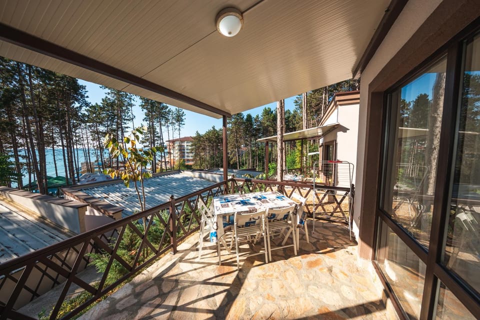 Facade/entrance, Balcony/Terrace, Sea view, Family
