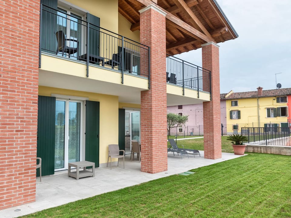 Property building, Garden, Balcony/Terrace, Garden view
