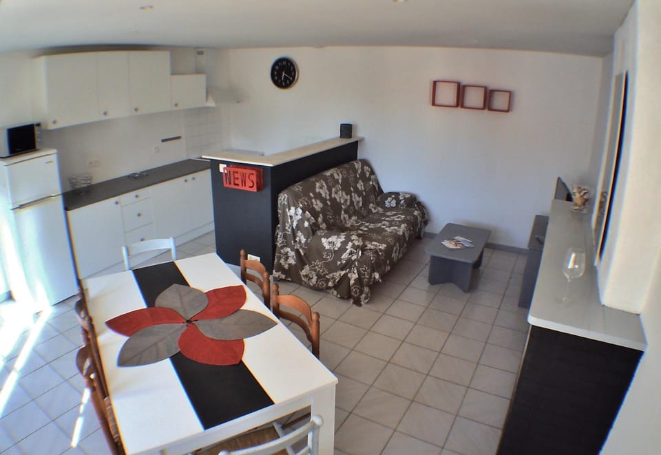 TV and multimedia, Kitchen or kitchenette, Living room, Dining area