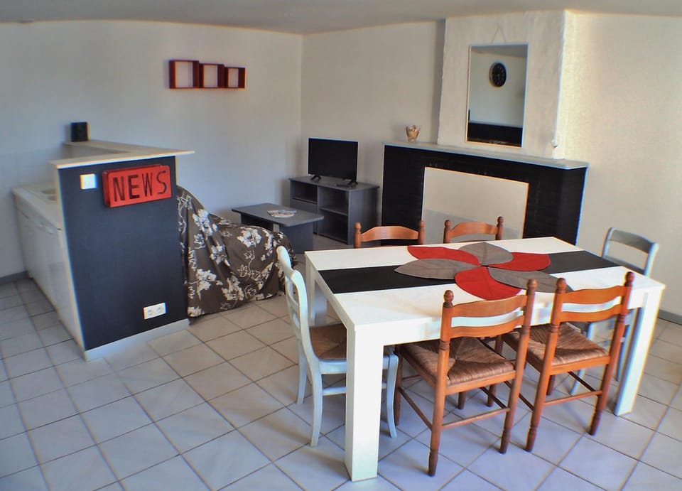 TV and multimedia, Living room, Dining area