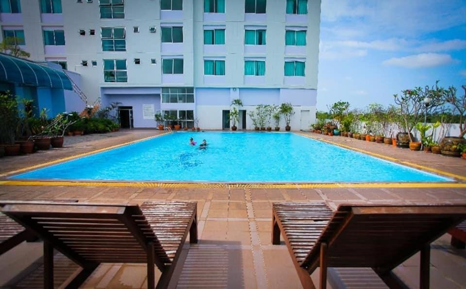 Swimming pool