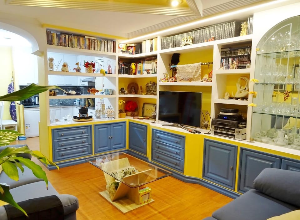 TV and multimedia, Kitchen or kitchenette, Lounge or bar, Photo of the whole room