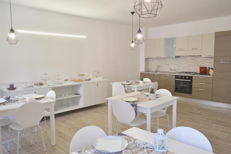 Communal lounge/ TV room, Communal kitchen