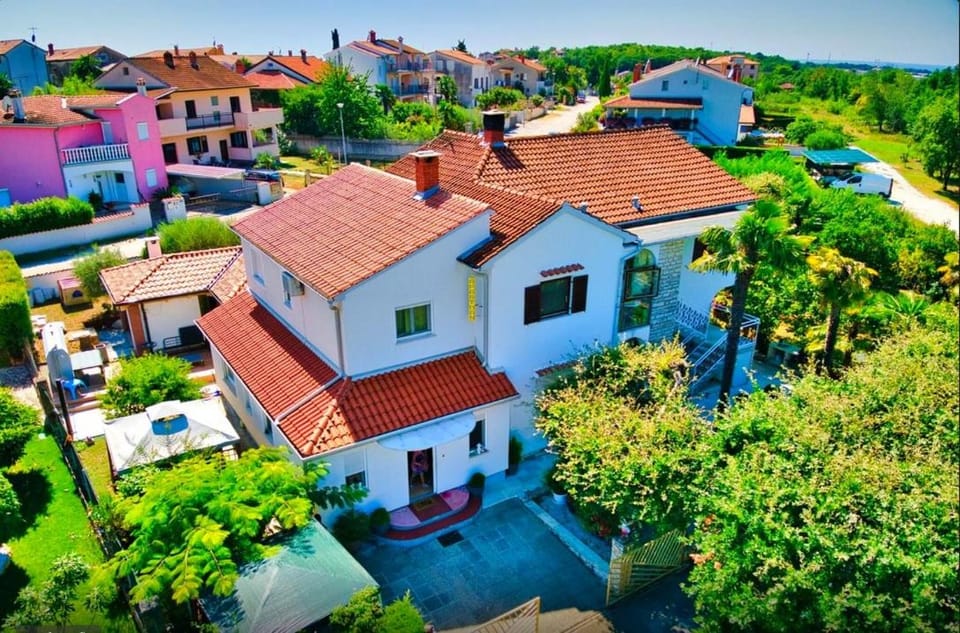 Property building, Neighbourhood, Street view