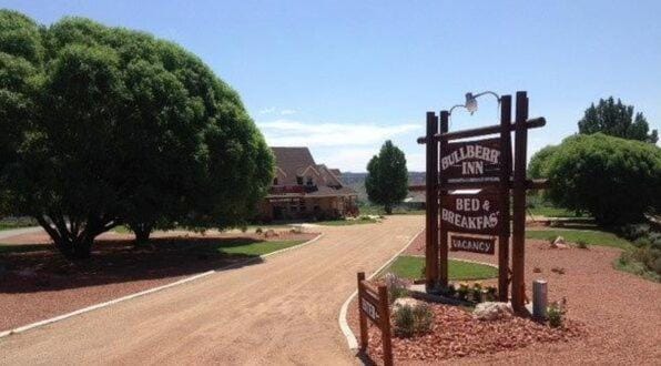Bullberry inn Bed & Breakfast Bed and Breakfast in Tropic