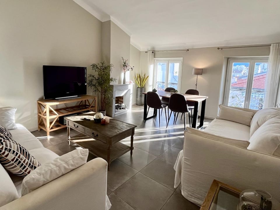 TV and multimedia, Living room, Dining area