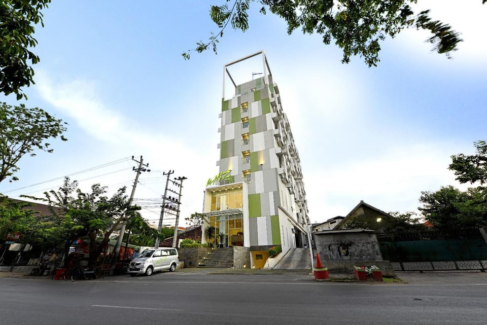 Facade/entrance