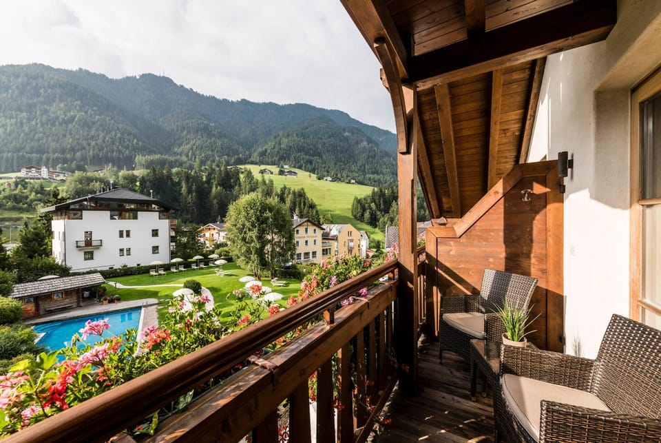 Balcony/Terrace, Garden view, Mountain view