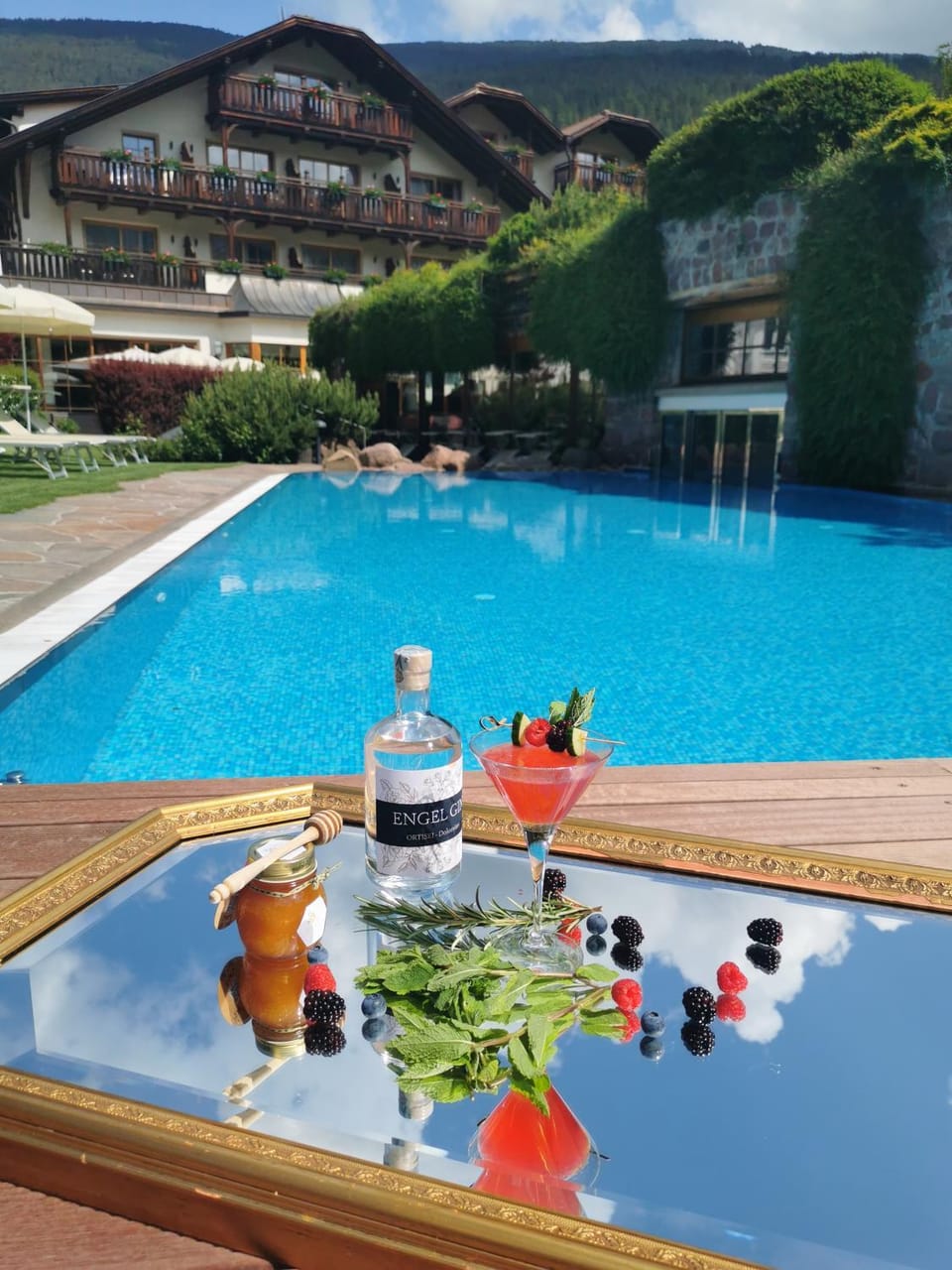 Pool view, Swimming pool, Drinks