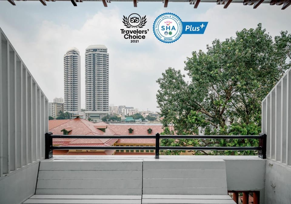 Balcony/Terrace, River view, Street view