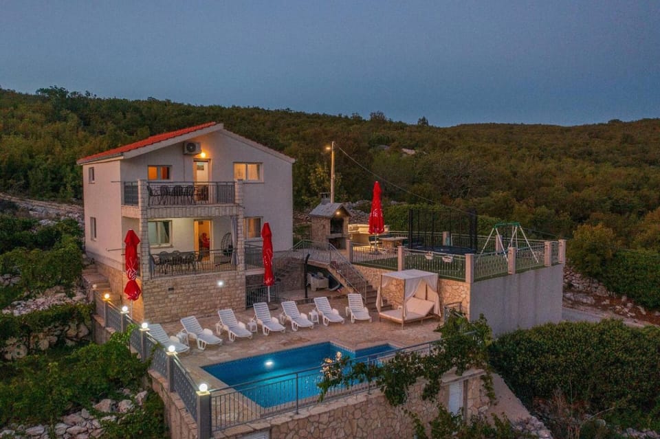 Property building, Natural landscape, Pool view, Swimming pool, sunbed