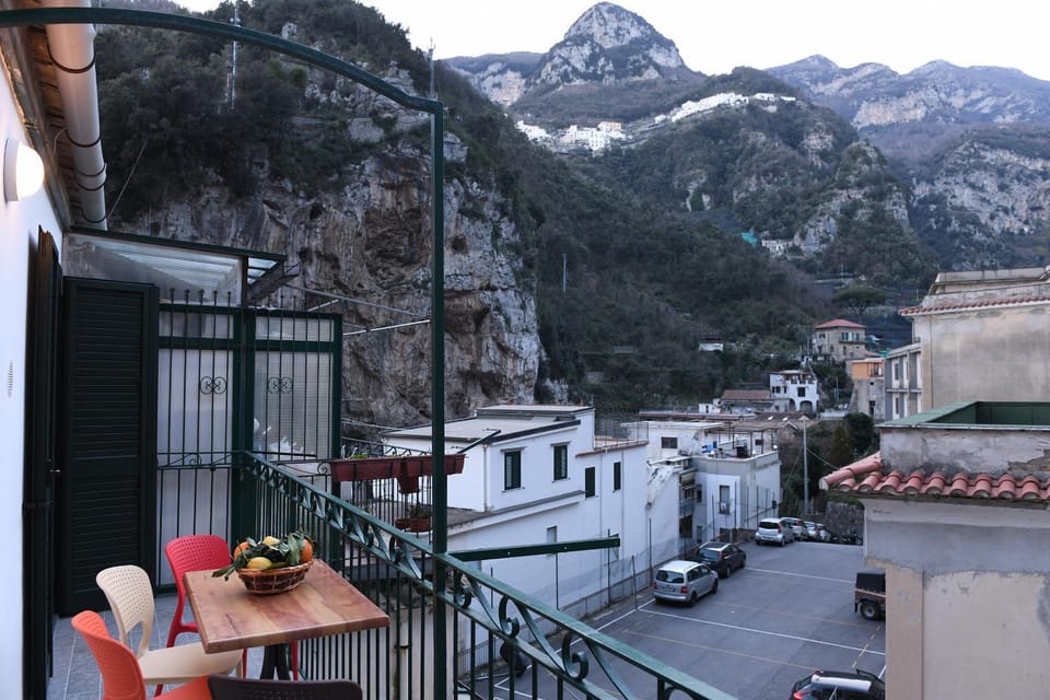 Balcony/Terrace, Mountain view, Street view