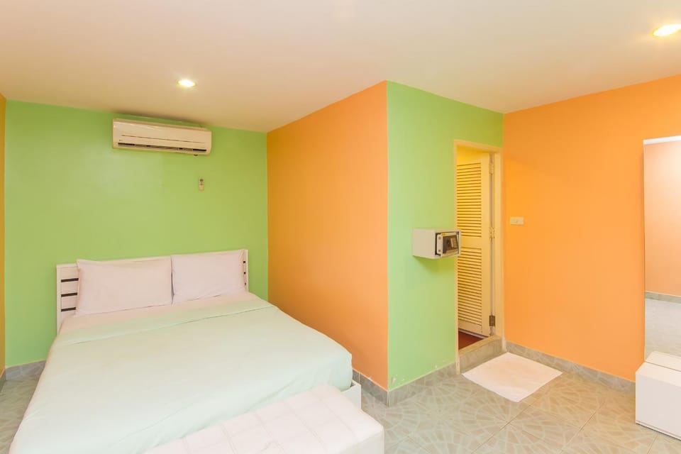 Aree's House Bed and Breakfast in Hua Hin District