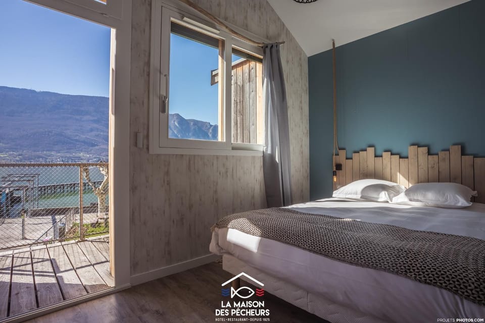 Natural landscape, View (from property/room), Balcony/Terrace, Lake view, Mountain view