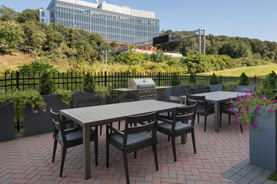 Patio, BBQ facilities