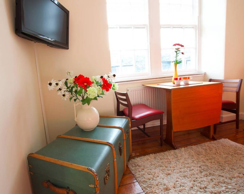 TV and multimedia, Living room, Dining area