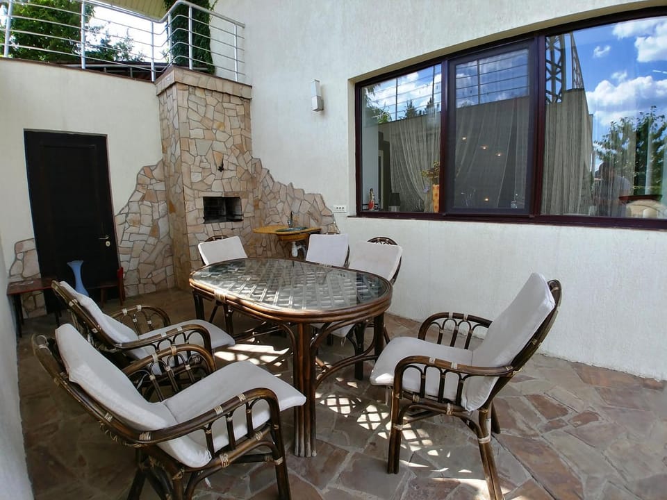 BBQ facilities, Dining area