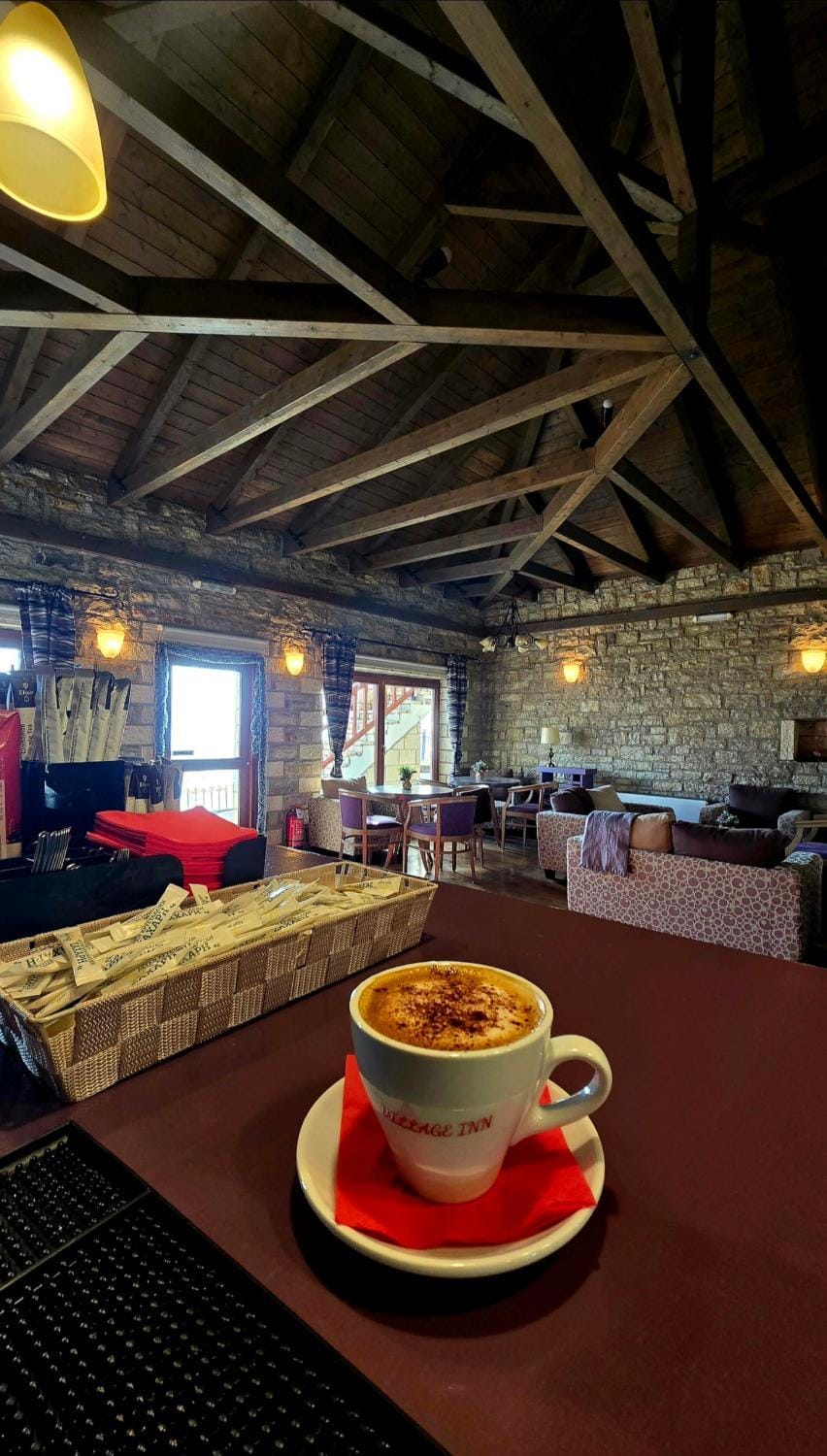 Coffee/tea facilities, Living room, Food and drinks, Seating area
