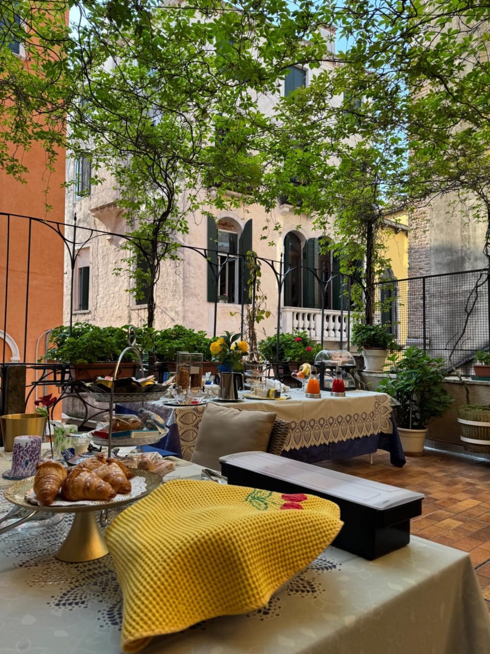 Spring, Summer, Balcony/Terrace, Balcony/Terrace, Food and drinks, Food, Breakfast, Continental breakfast, Buffet breakfast, Italian breakfast