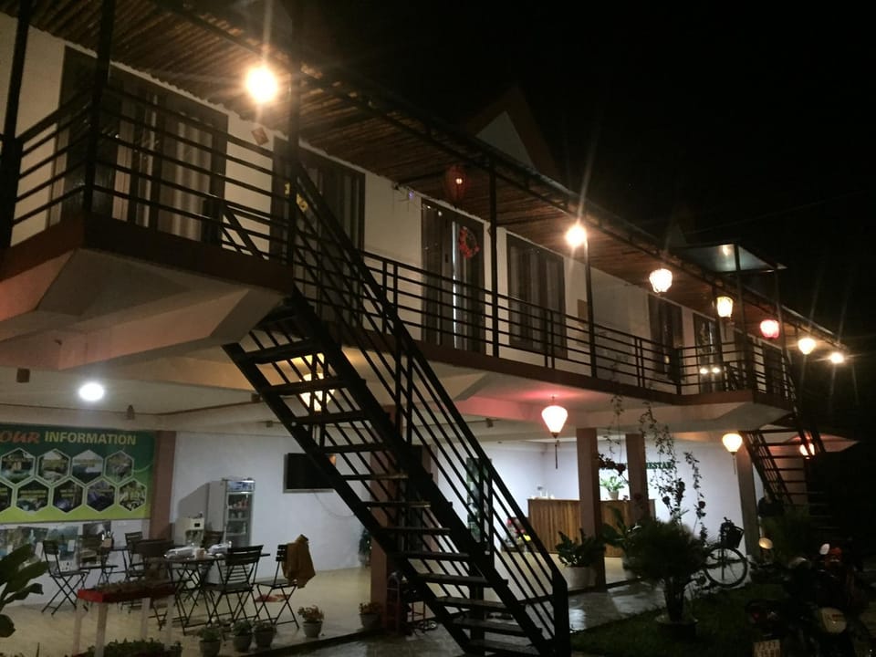 Balcony/Terrace, Quiet street view