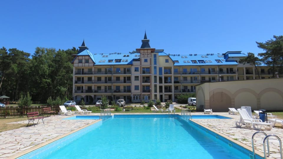 Property building, Facade/entrance, Summer, On site, Swimming pool, Swimming pool