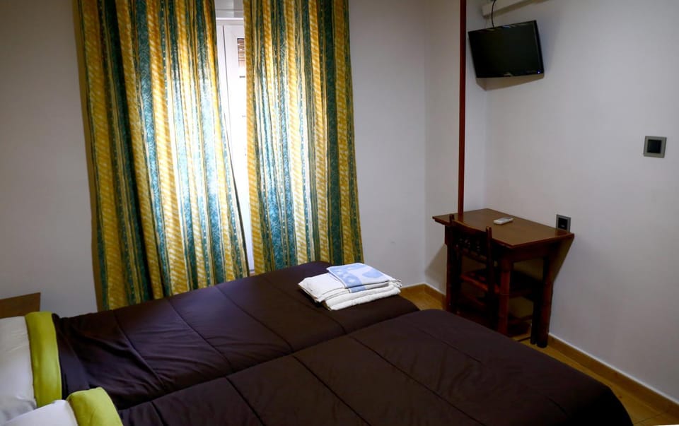 Hostal Muralla Bed and Breakfast in Plasencia