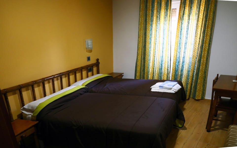 Hostal Muralla Bed and Breakfast in Plasencia