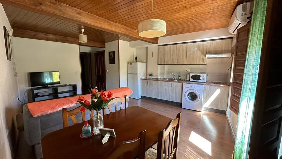 Kitchen or kitchenette, Living room, washing machine