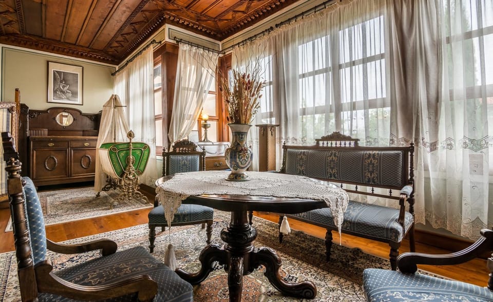 View (from property/room), Living room, Decorative detail, Seating area, Dining area