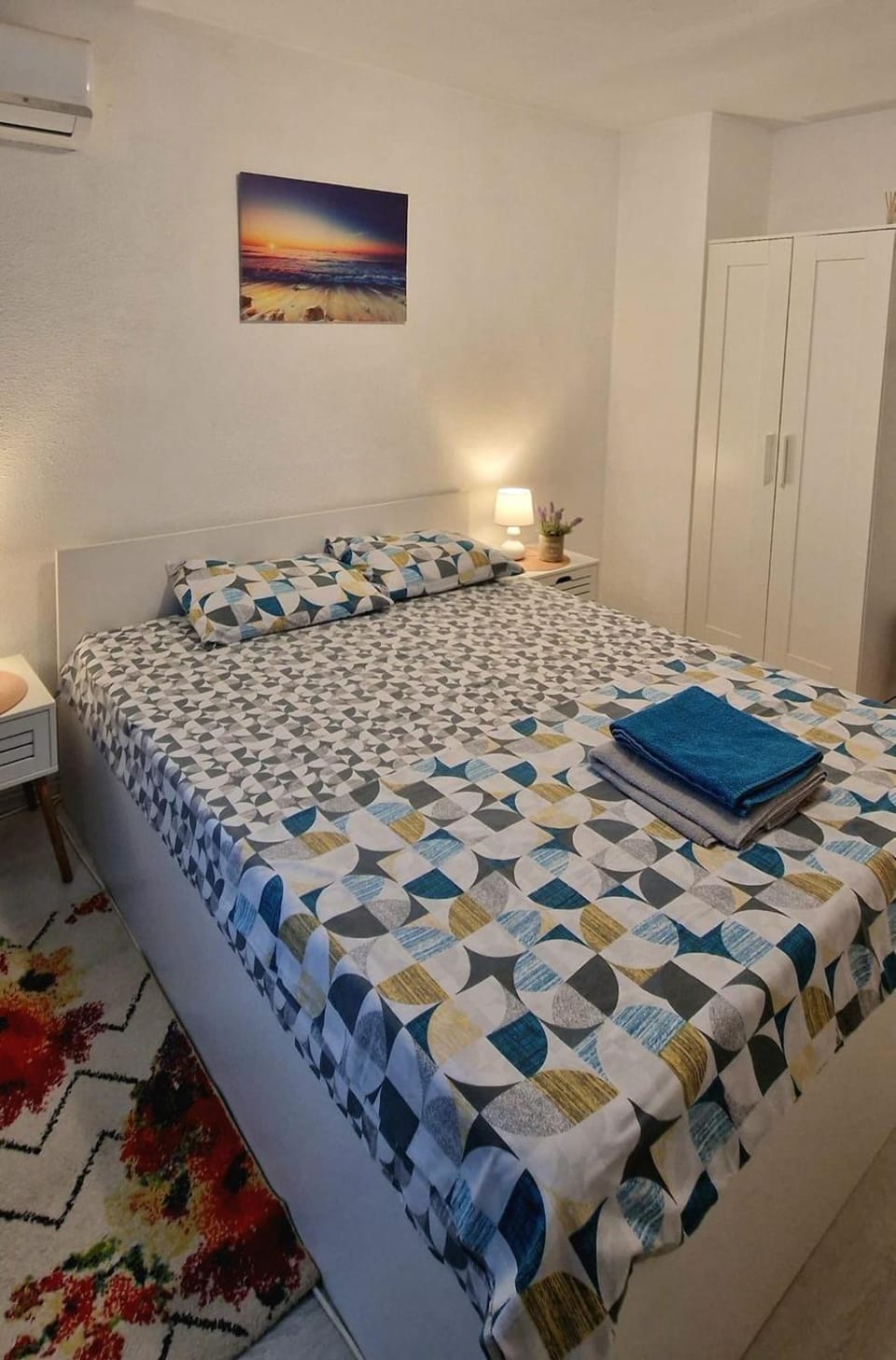 Photo of the whole room, Bedroom