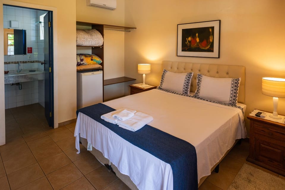 Bed, Photo of the whole room, Bedroom, minibar, towels