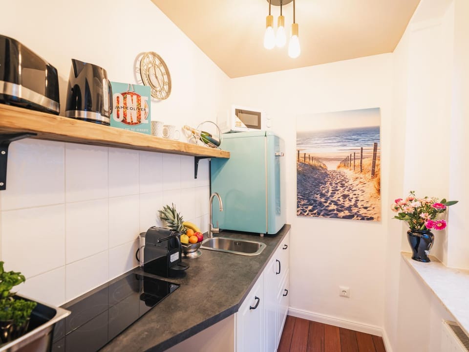 Coffee/tea facilities, Kitchen or kitchenette, stove, toaster, kitchen