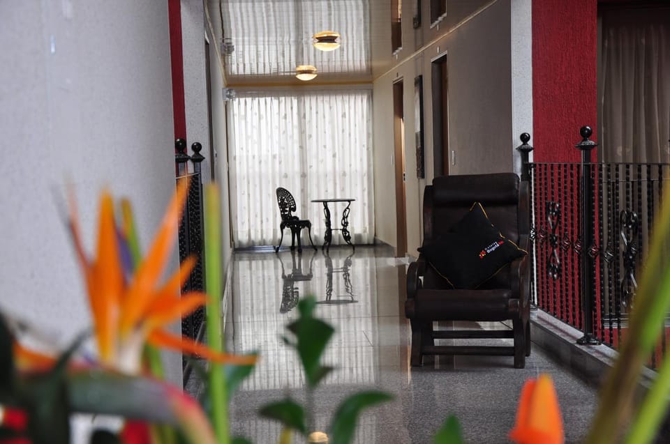 Day, Seating area