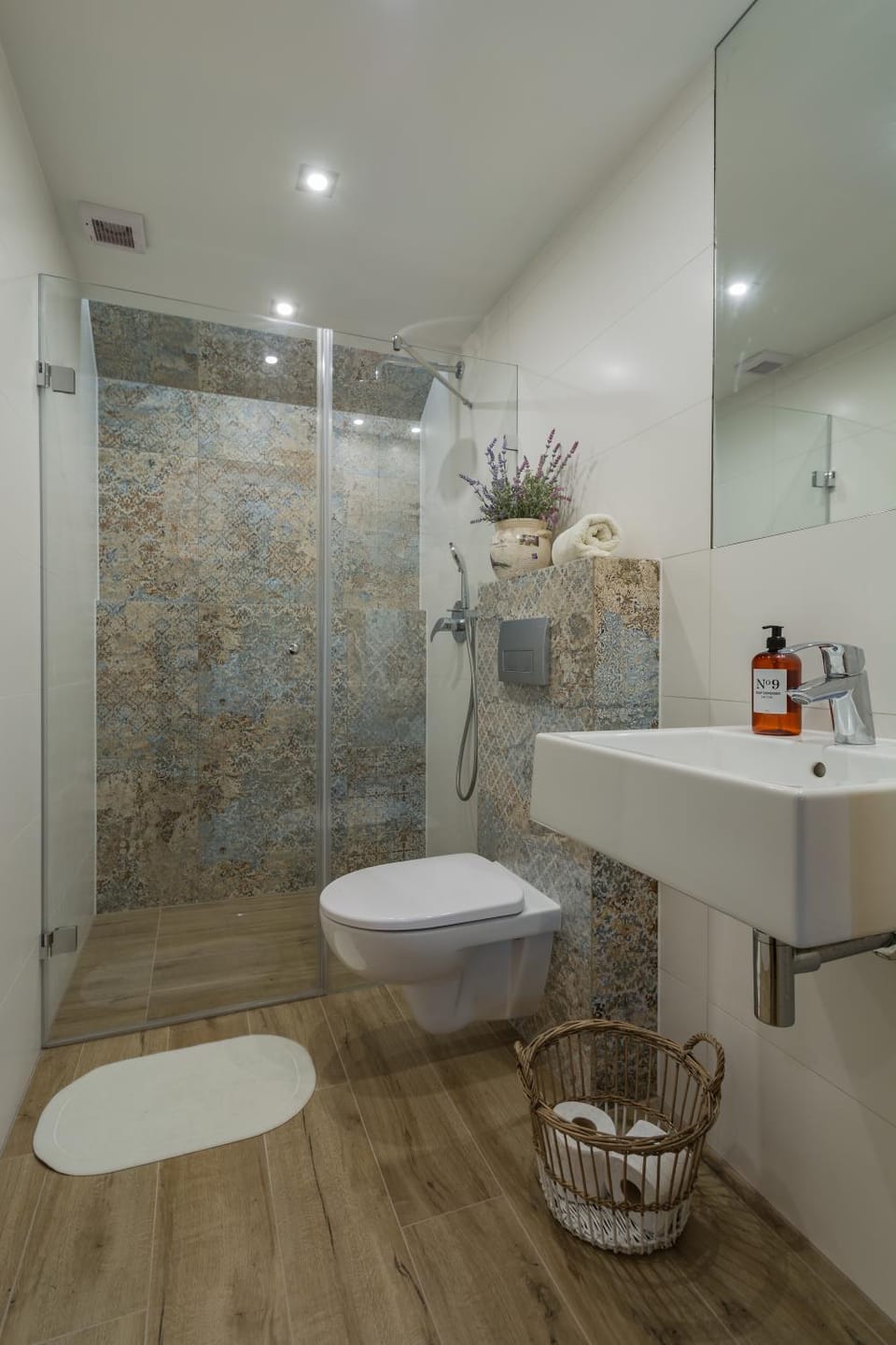 Shower, Toilet, Bathroom, Decorative detail