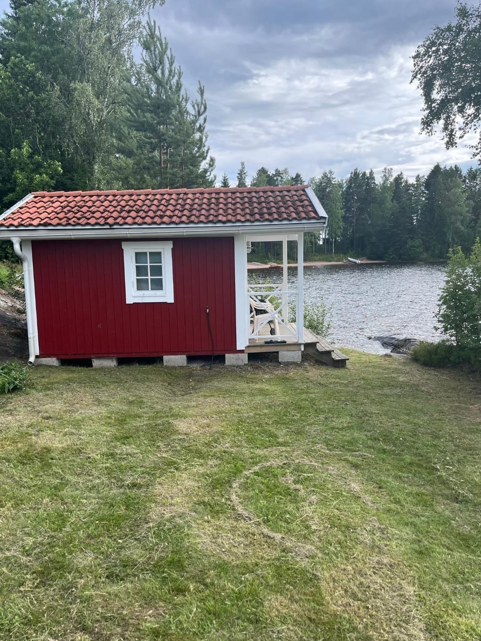 Property building, Spring, Day, Garden, Lake view