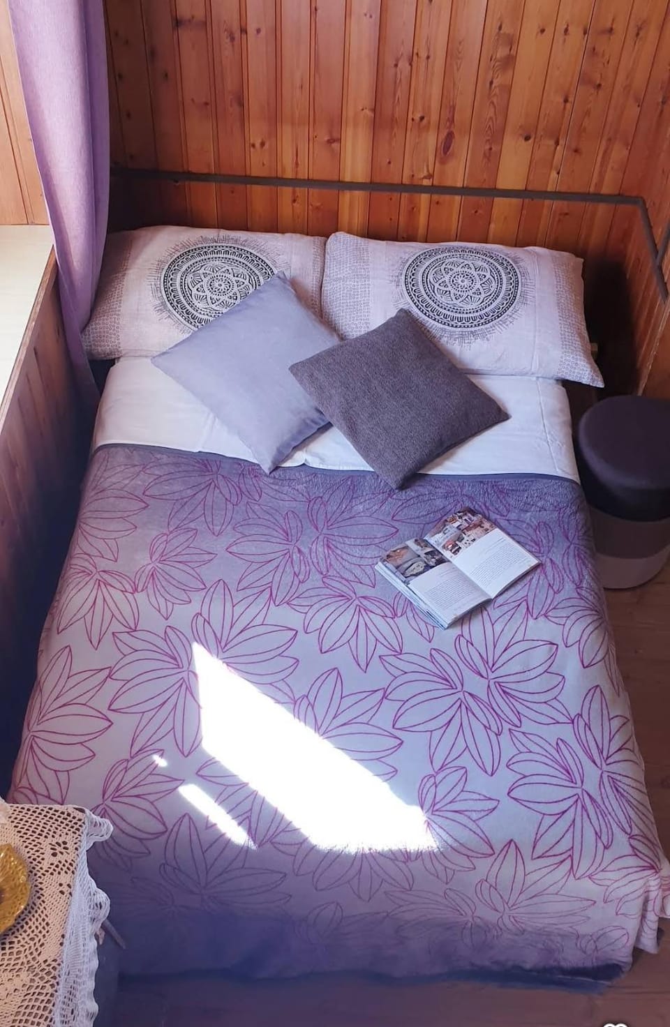 Bed, Living room