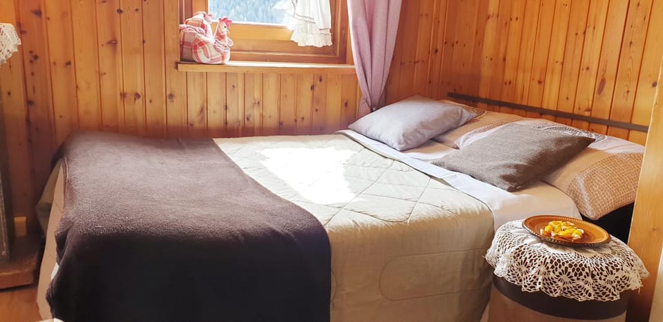 Bed, Living room