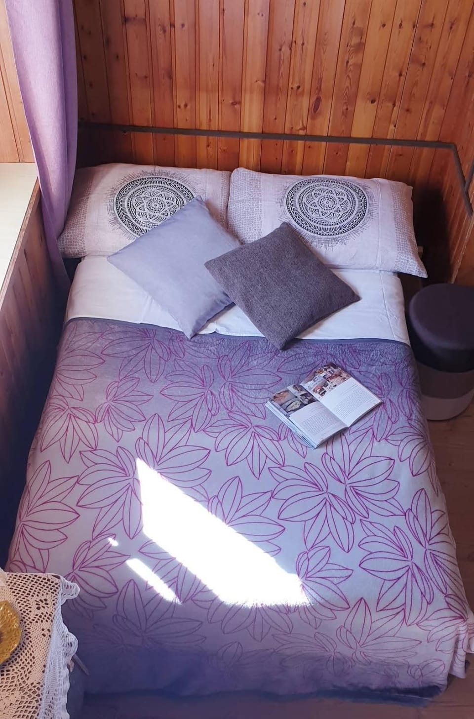 Bed, Living room