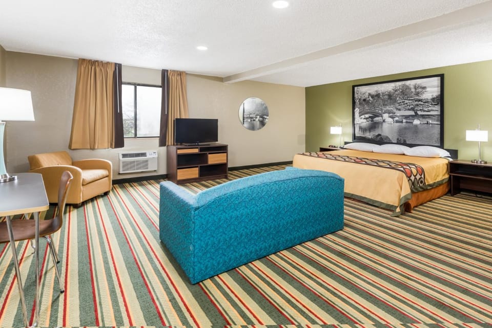 Super 8 by Wyndham Bloomington Normal Hotel in Normal