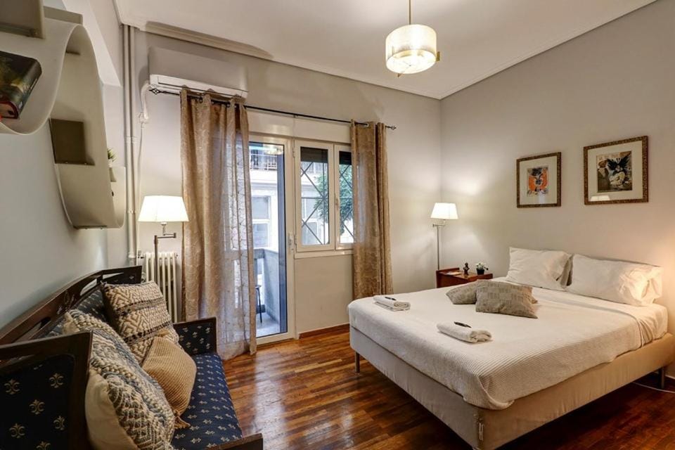 Victoria Jewels Apartment in Athens