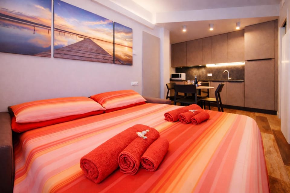 Bed, TV and multimedia, Living room, heating, internet, towels, air conditioner