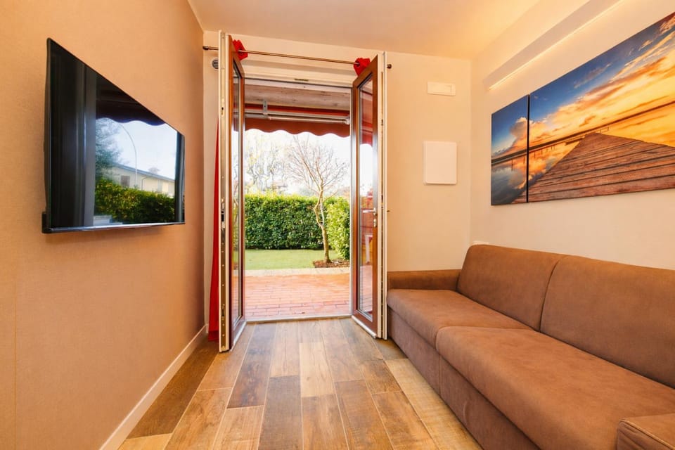 Garden, TV and multimedia, Living room, Seating area, Evening entertainment, Garden view, heating, internet, air conditioner